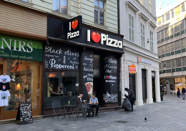 Prevádzka I Love Pizza z ulice