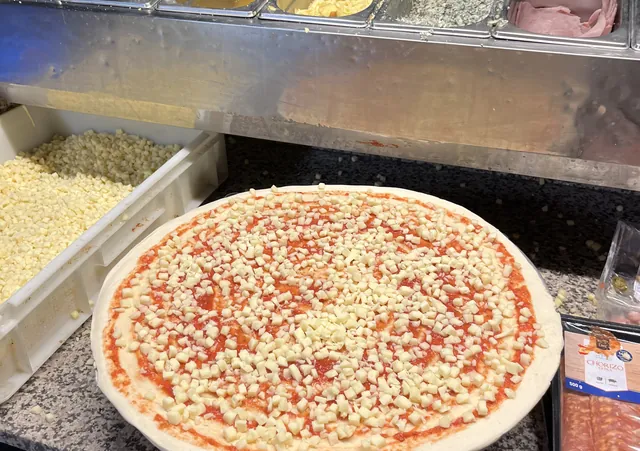 Pizza pripravená na pečenie
