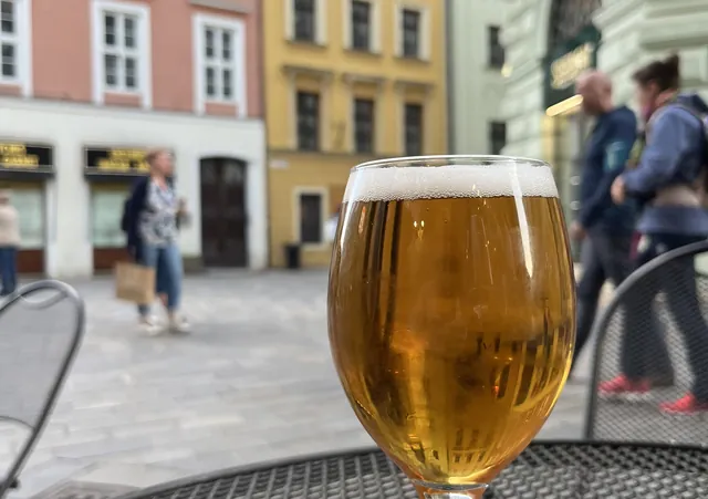 Pohár piva na terase